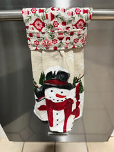 Load image into Gallery viewer, Over the door hanging towel. Snowman Family