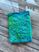 Load image into Gallery viewer, Birds Eye Sweet Peas embroidered clutch bag
