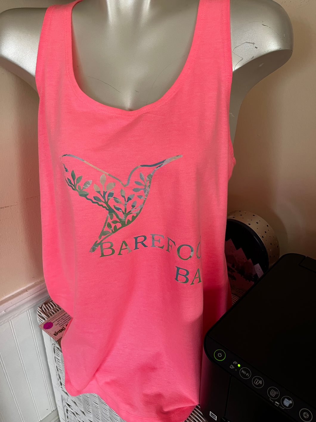 Sleeveless Racer Back Tee in size XL Barefoot Bay with Humming Bird