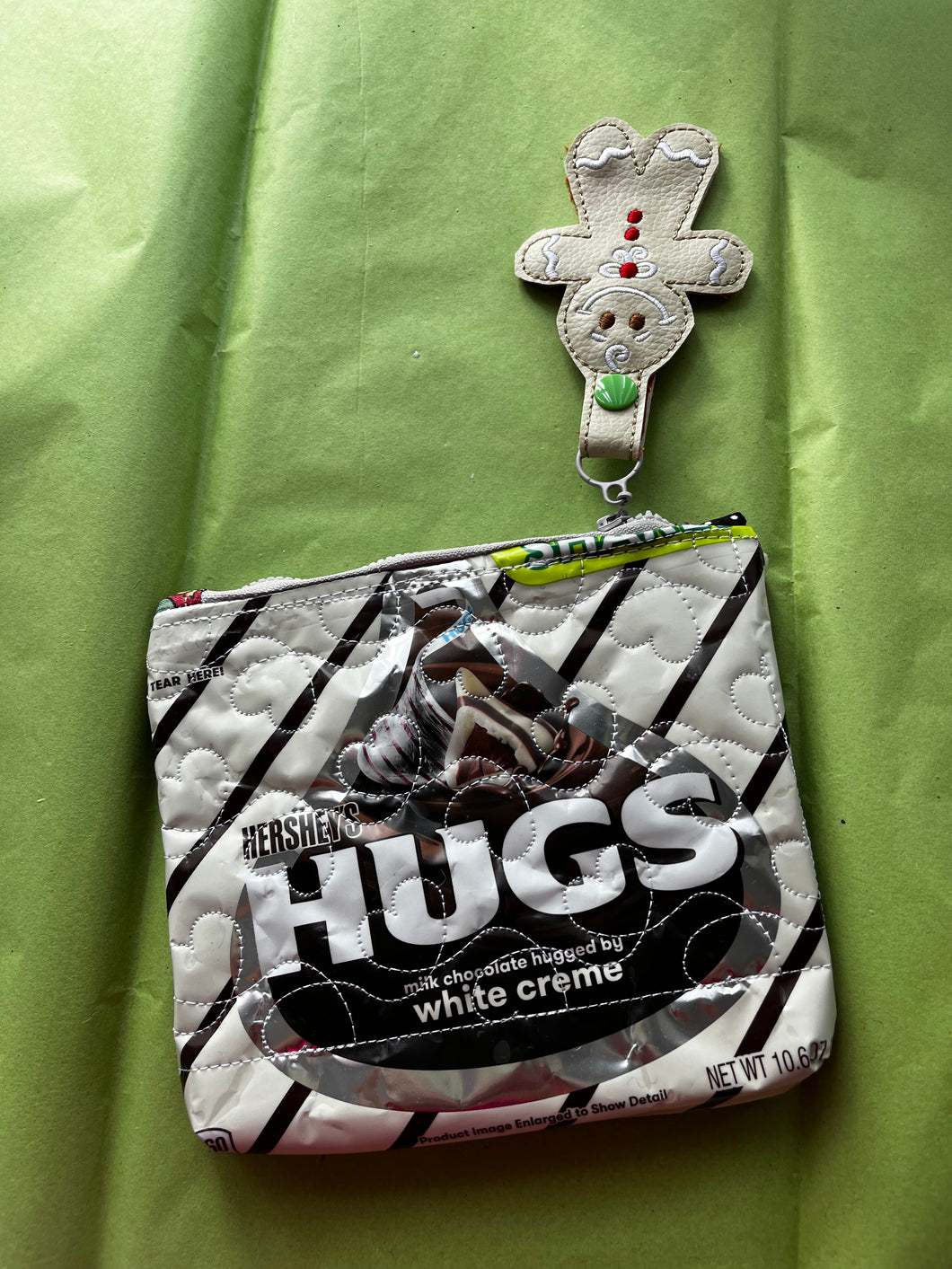 Hugs candy zippered clutch bag`
